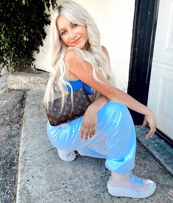 ellianawalmsley instagram image archive image