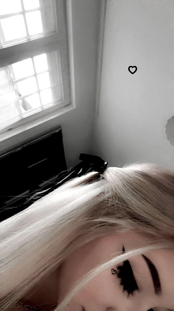 _lia.moon instagram image archive image