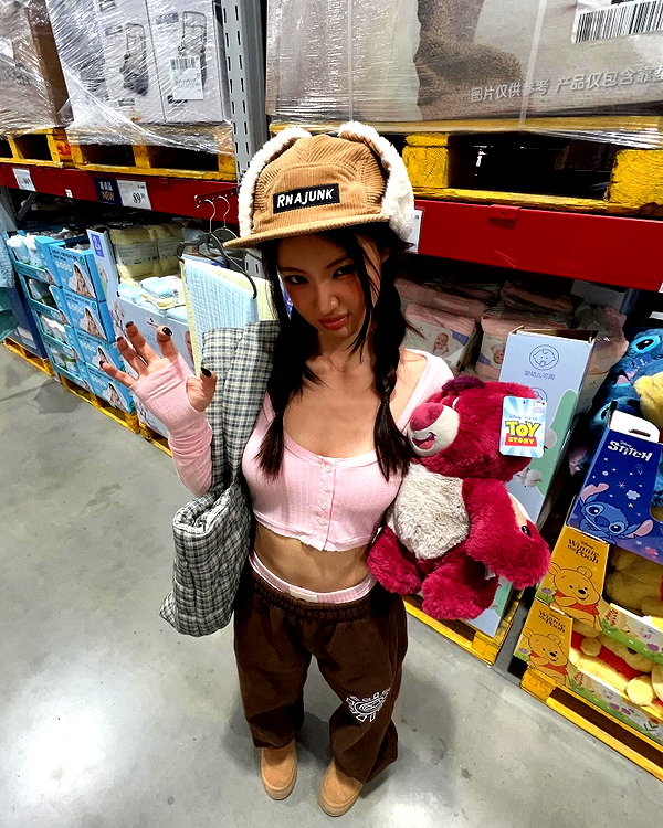 ll.lu1s instagram image archive image