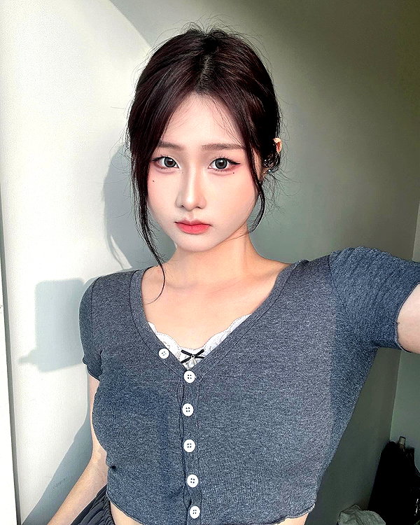 lai_931201 instagram image archive image