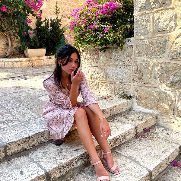 romi_henenson instagram image archive image