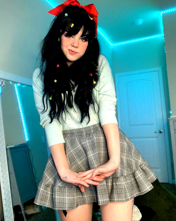 yeahimcaroline instagram image archive image