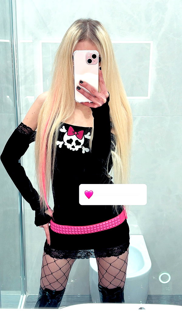roxiechelon2 archive image