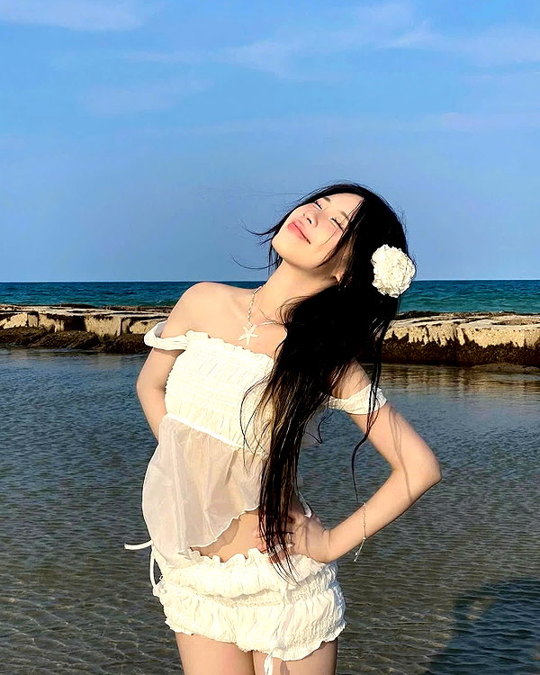 lyhythuedoxinh instagram image archive image