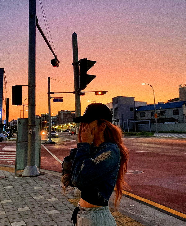 Archived image from @heroineseen on Instagram