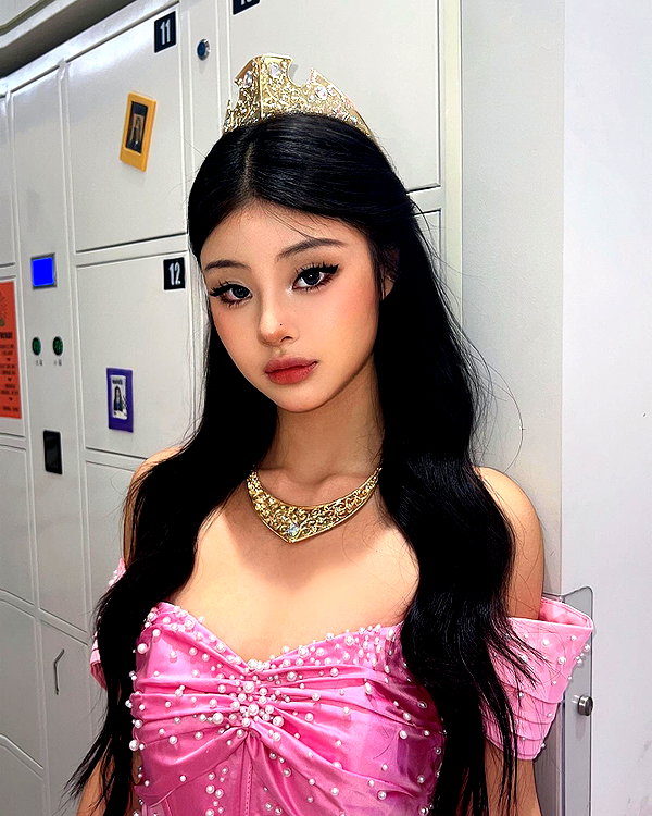 ll.lu1s instagram image archive image
