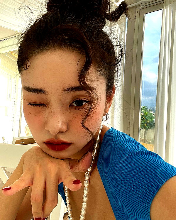 dear.zia instagram image archive image
