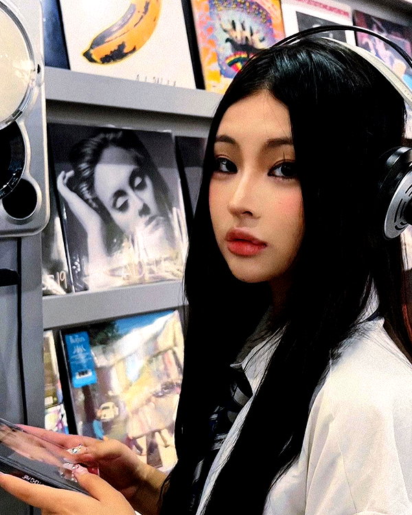 ll.lu1s instagram image archive image