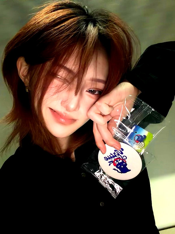 esnioughxx._y2 instagram image archive image