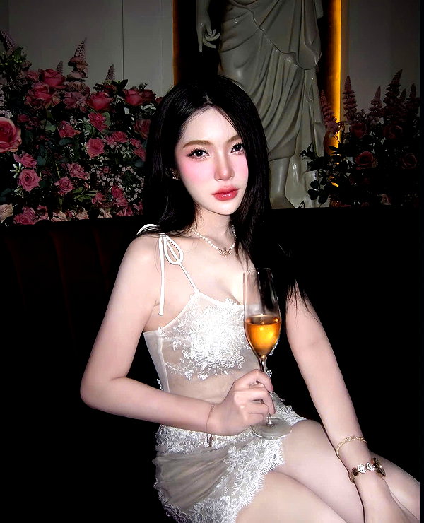 lyhythuedoxinh instagram image archive image