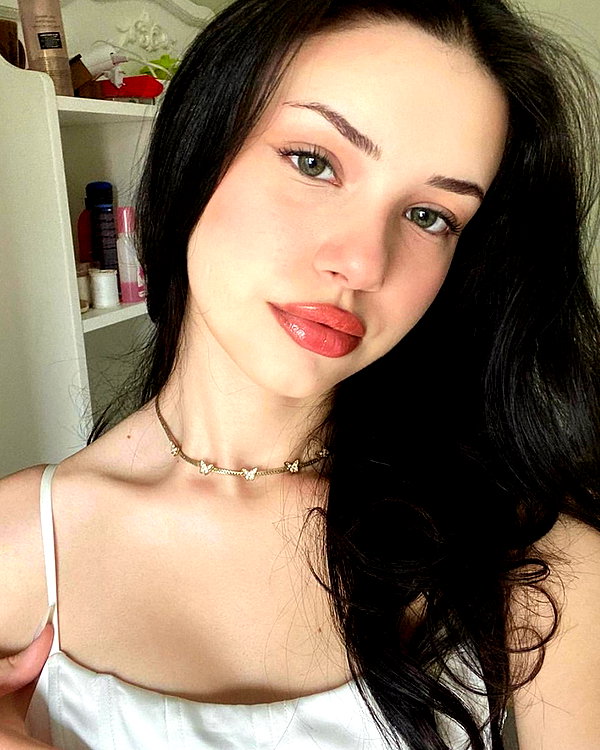 baddiesessence instagram image archive image