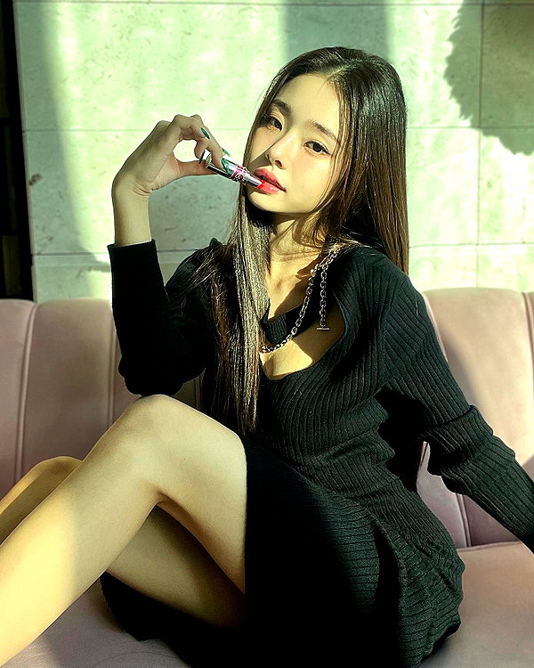 dear.zia instagram image archive image