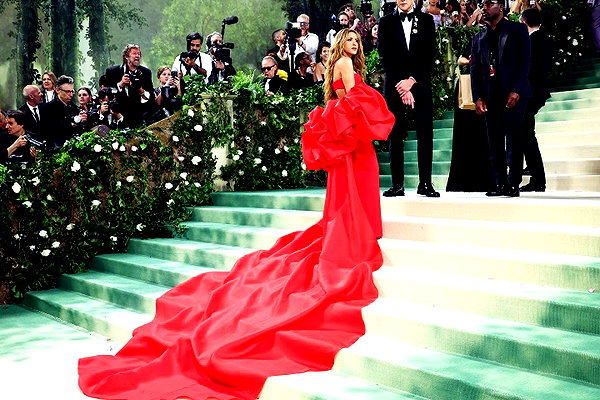 shakira instagram image archive image