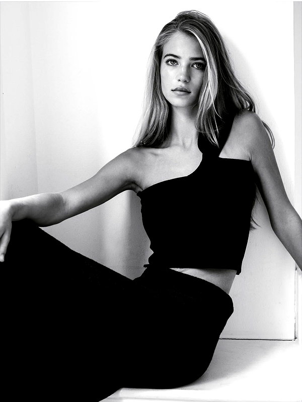lili.hart1 instagram image archive image