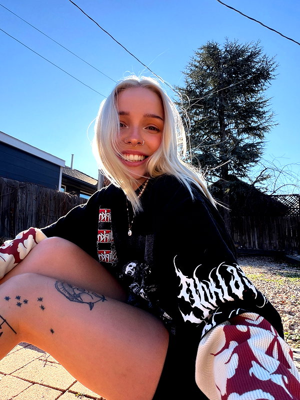peachtoot.plz instagram image archive image