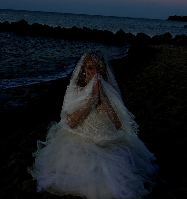 leni.bahr instagram image archive image