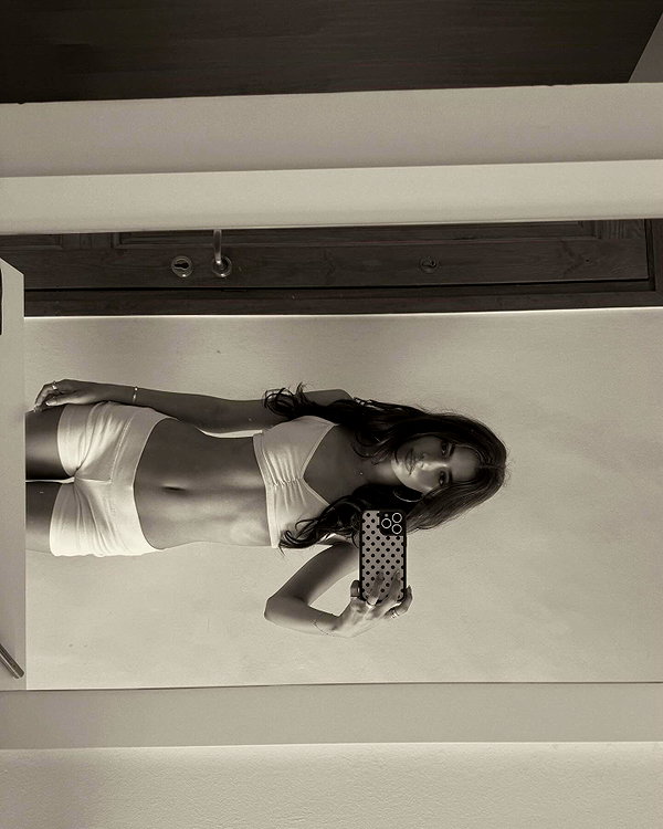 ainaratorneg instagram image archive image