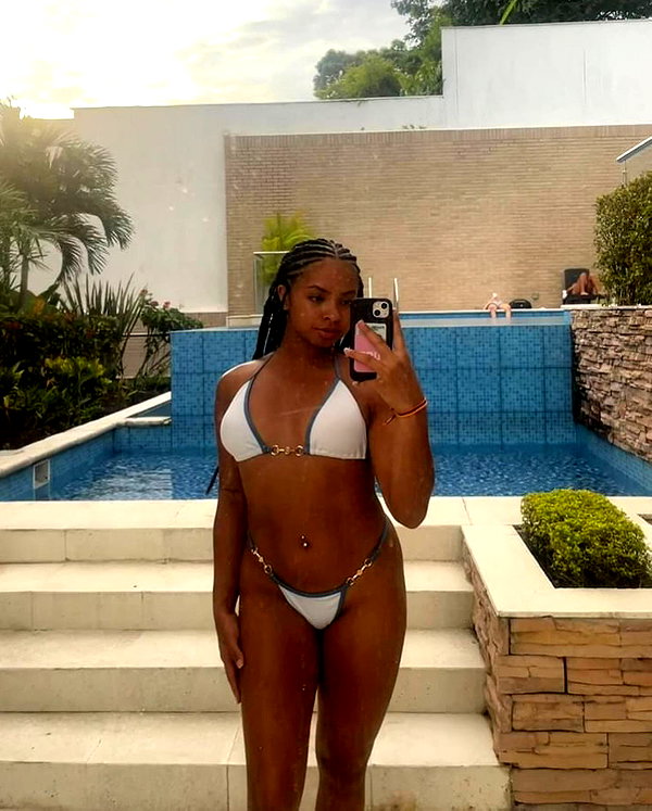 baddiesessence instagram image archive image