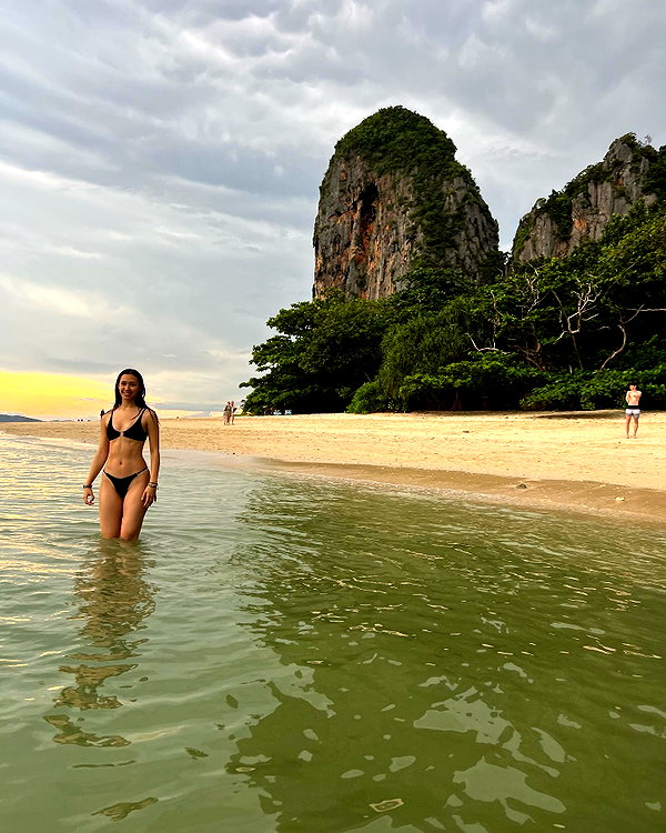 cait.knight instagram image archive image