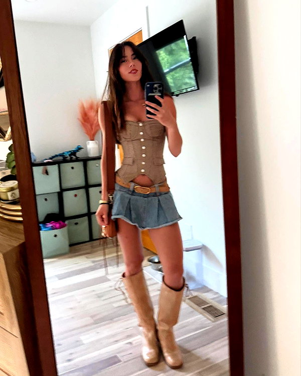 katelynernst3 instagram image archive image