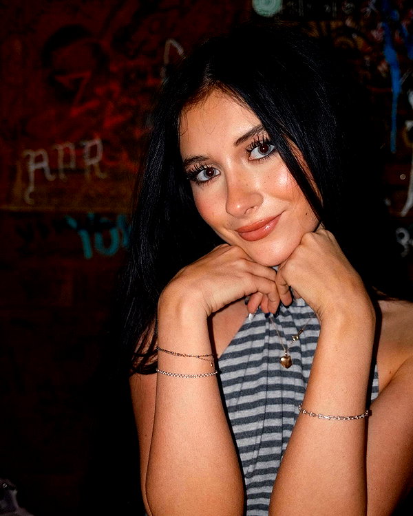 ellianawalmsley instagram image archive image