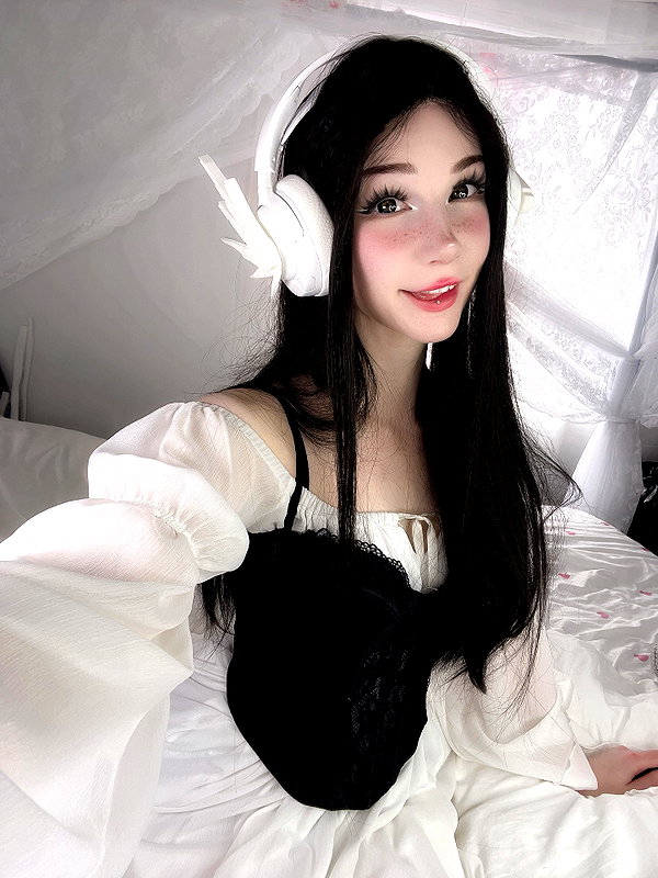 danielle.mercedie instagram image archive image