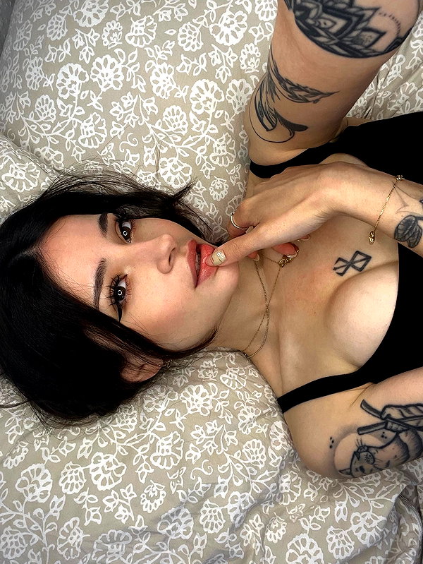 cata.leyah instagram image archive image