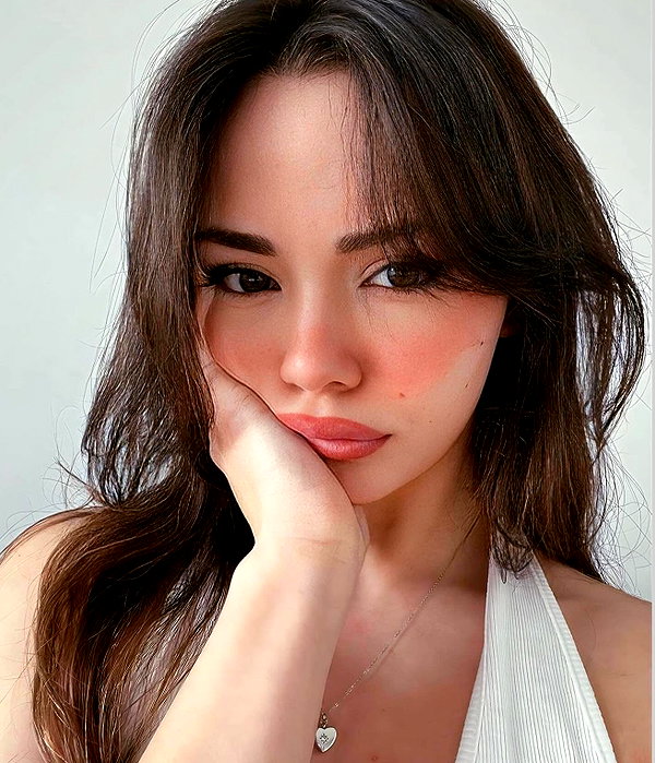 baddiesessence instagram image archive image