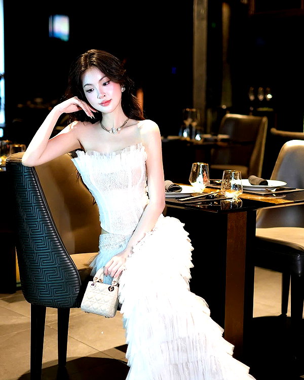 lyhythuedoxinh instagram image archive image