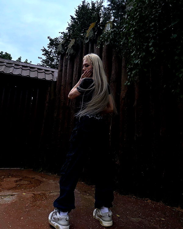 vik4au instagram image archive image