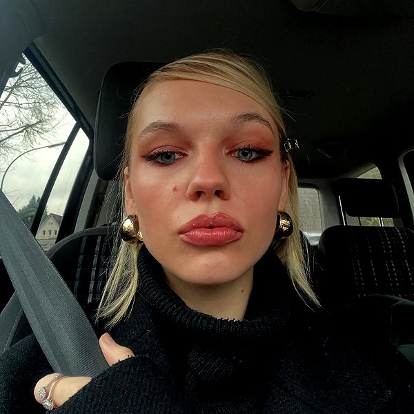 leni.bahr instagram image archive image