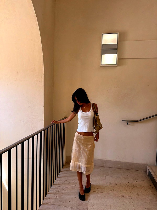 ainaratorneg instagram image archive image