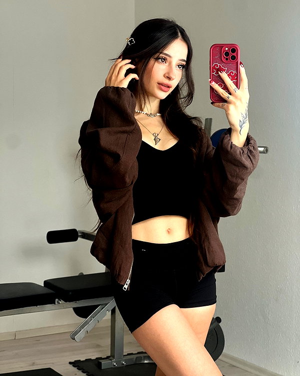 cata.leyah instagram image archive image