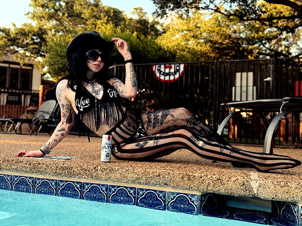 yeahimcaroline instagram image archive image