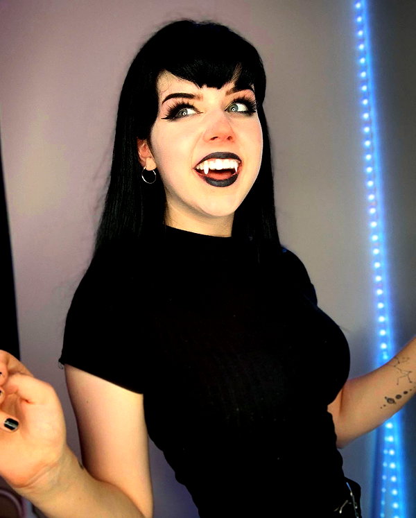 yeahimcaroline instagram image archive image