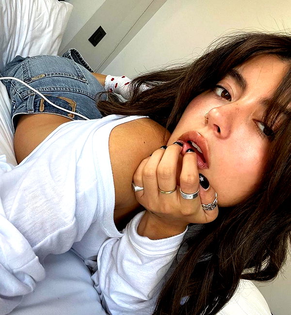 baddiesessence instagram image archive image