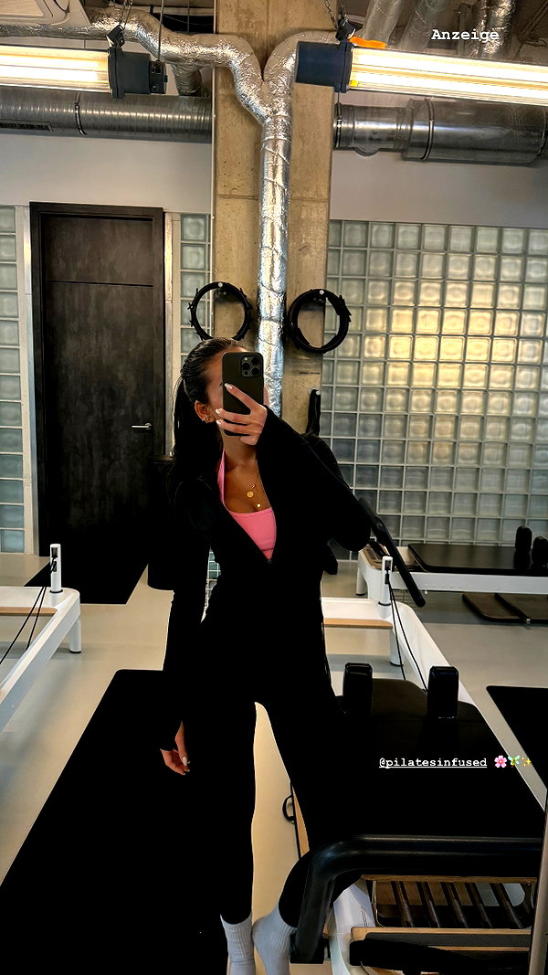 zoeliss instagram image archive image