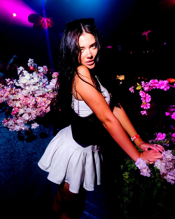 vanessa.rhd instagram image archive image