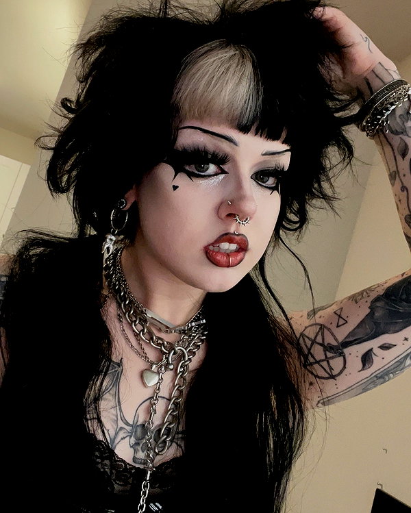 yeahimcaroline instagram image archive image
