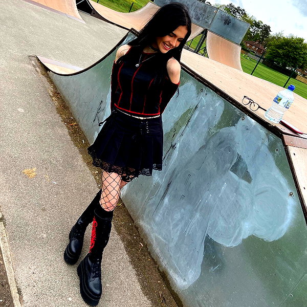 alice_hez instagram image archive image