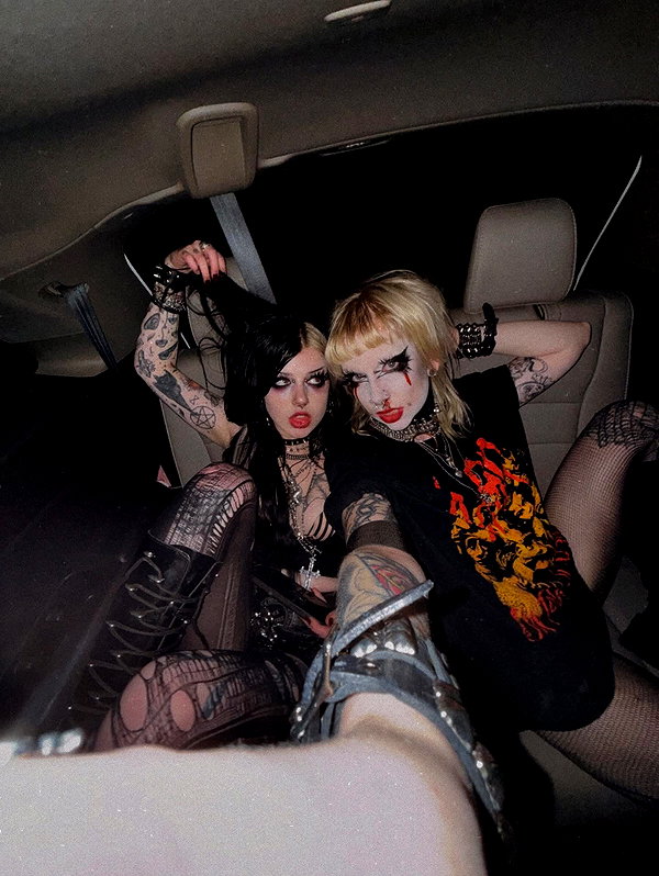 yeahimcaroline instagram image archive image