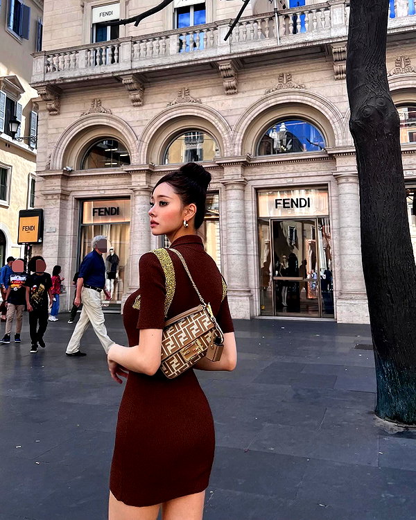dear.zia instagram image archive image