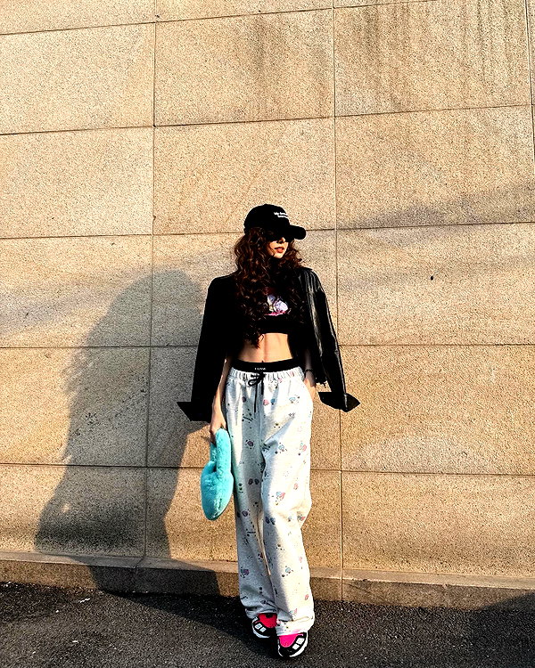 dear.zia instagram image archive image