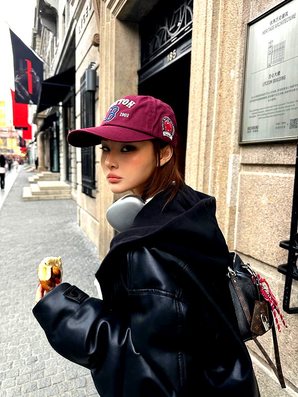 ll.lu1s instagram image archive image