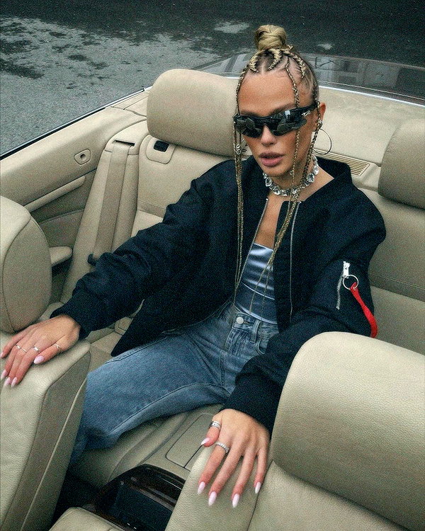 kkwwwv instagram image archive image