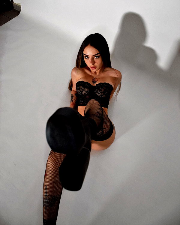karin_orhov instagram image archive image