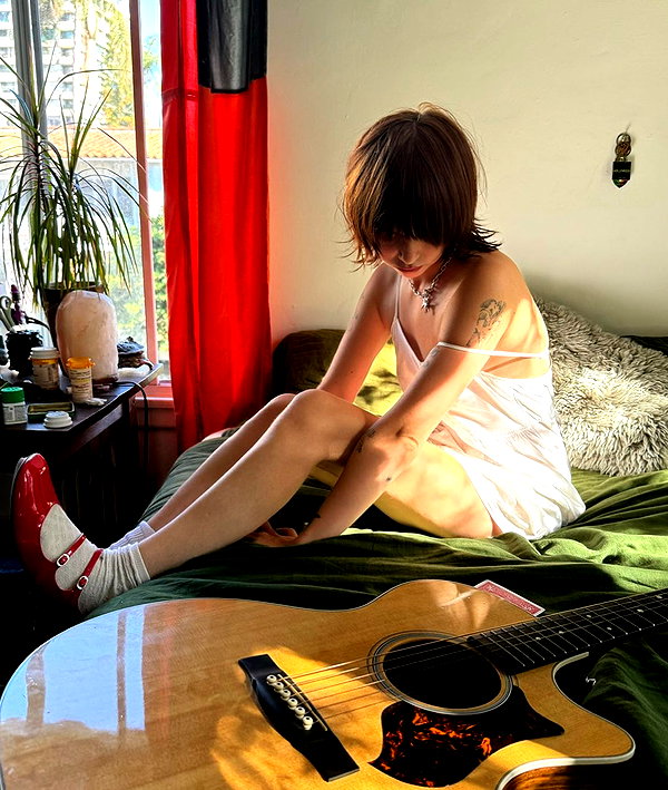 Archived image from @lolabllue on Instagram