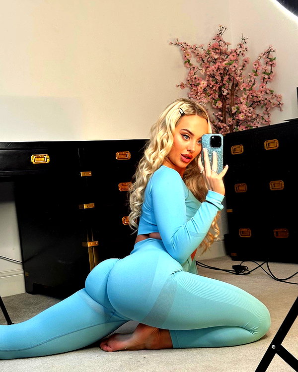 rhiannonbluee instagram image archive image