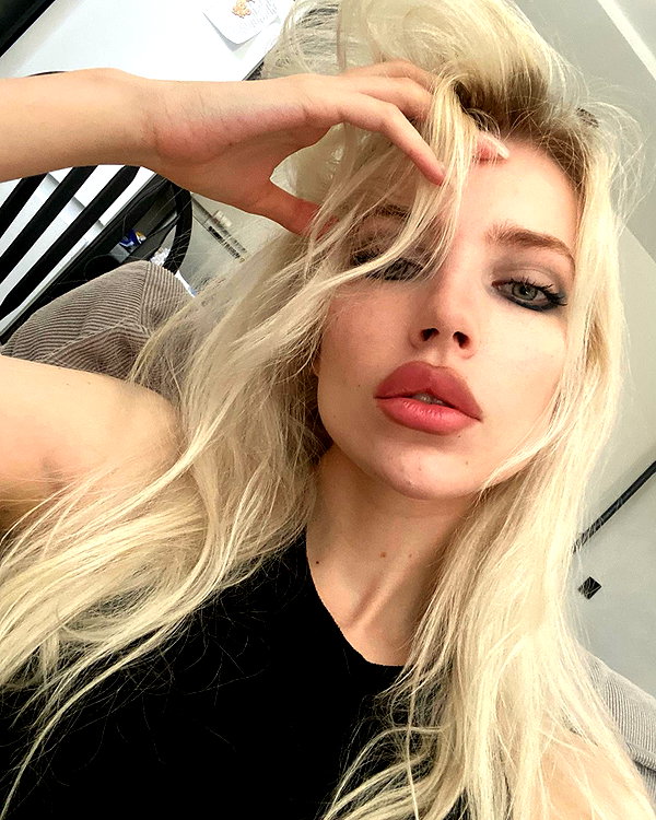 anya4everr instagram image archive image