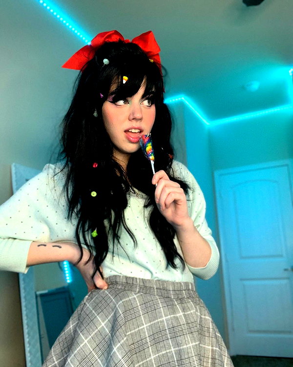 yeahimcaroline instagram image archive image